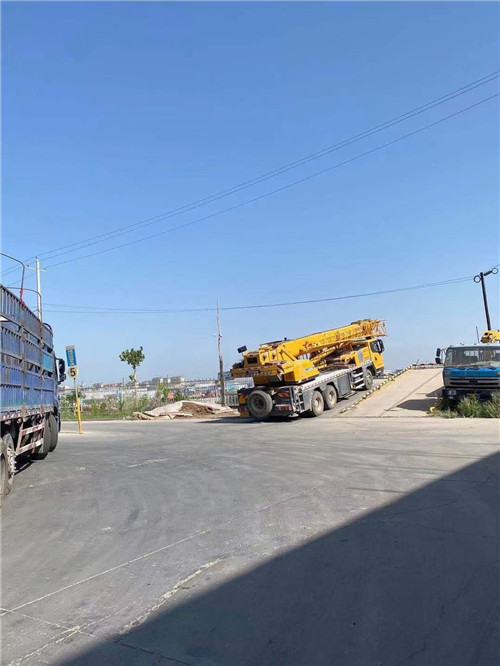 牡丹江市25吨吊车的租赁价格大概是多少？